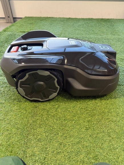 Husqvarna 320 Nera Automower (Ex Demo)