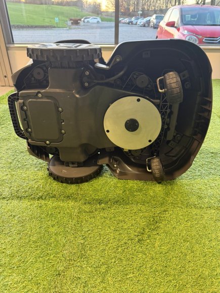 Husqvarna 320 Nera Automower (Ex Demo)