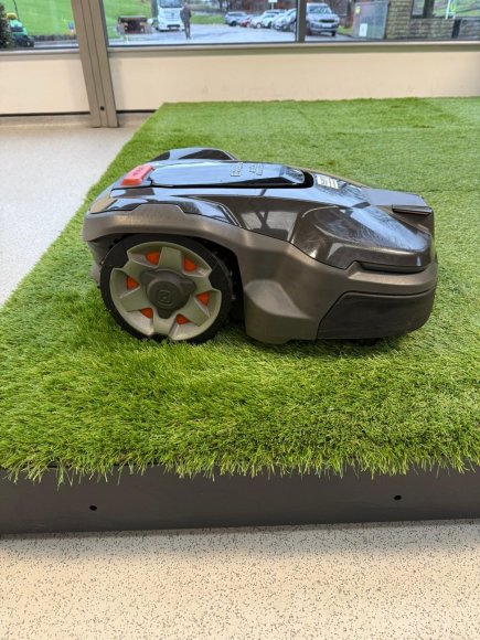 Husqvarna 415X Automower (Used)