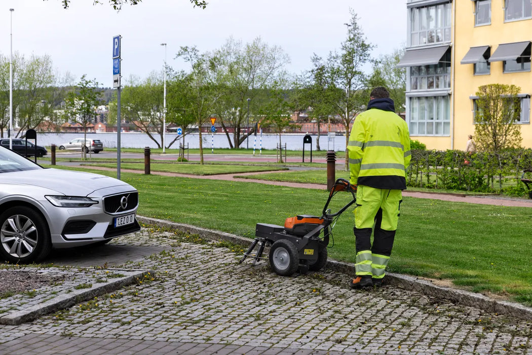 Husqvarna WB 560i Weed Brush