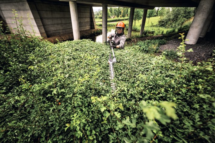 Stihl HLA 140 B Battery Long-Reach Hedge Trimmer - AP System