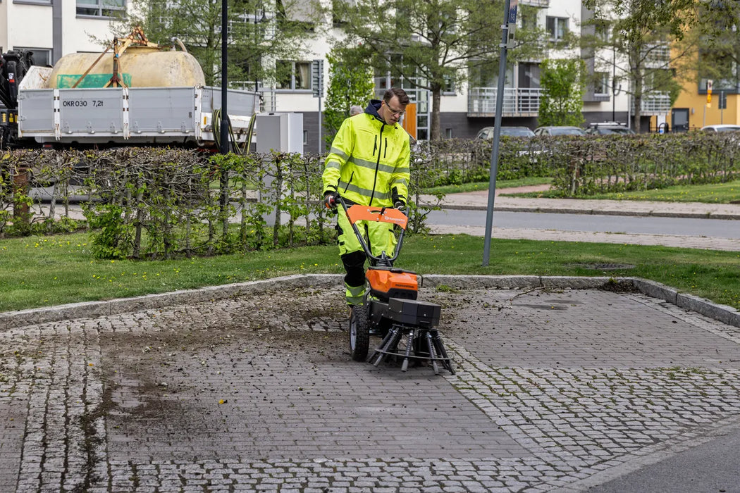 Husqvarna WB 560i Weed Brush