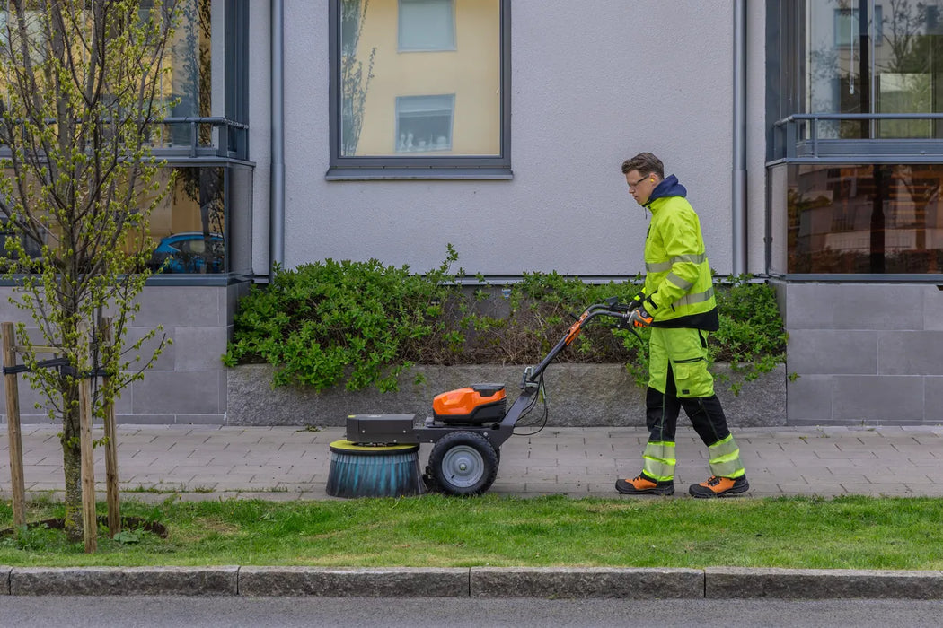 Husqvarna WB 560i Weed Brush